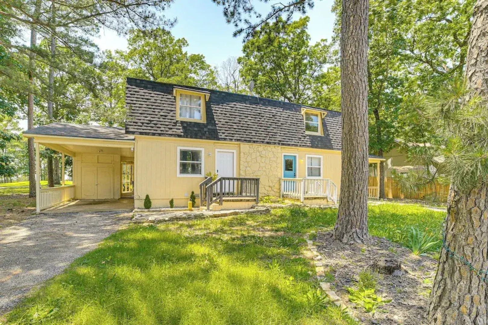 Chic Farmhouse, 3Mi to Lake-pet Friendly & Golfing