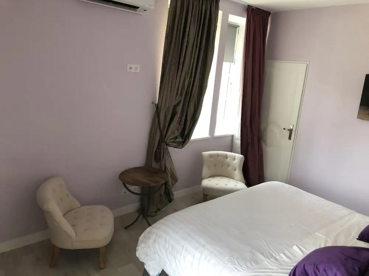 Cottage du chateau for 4 people – 90 m²- 2 bedrooms – 2 bathrooms – pool