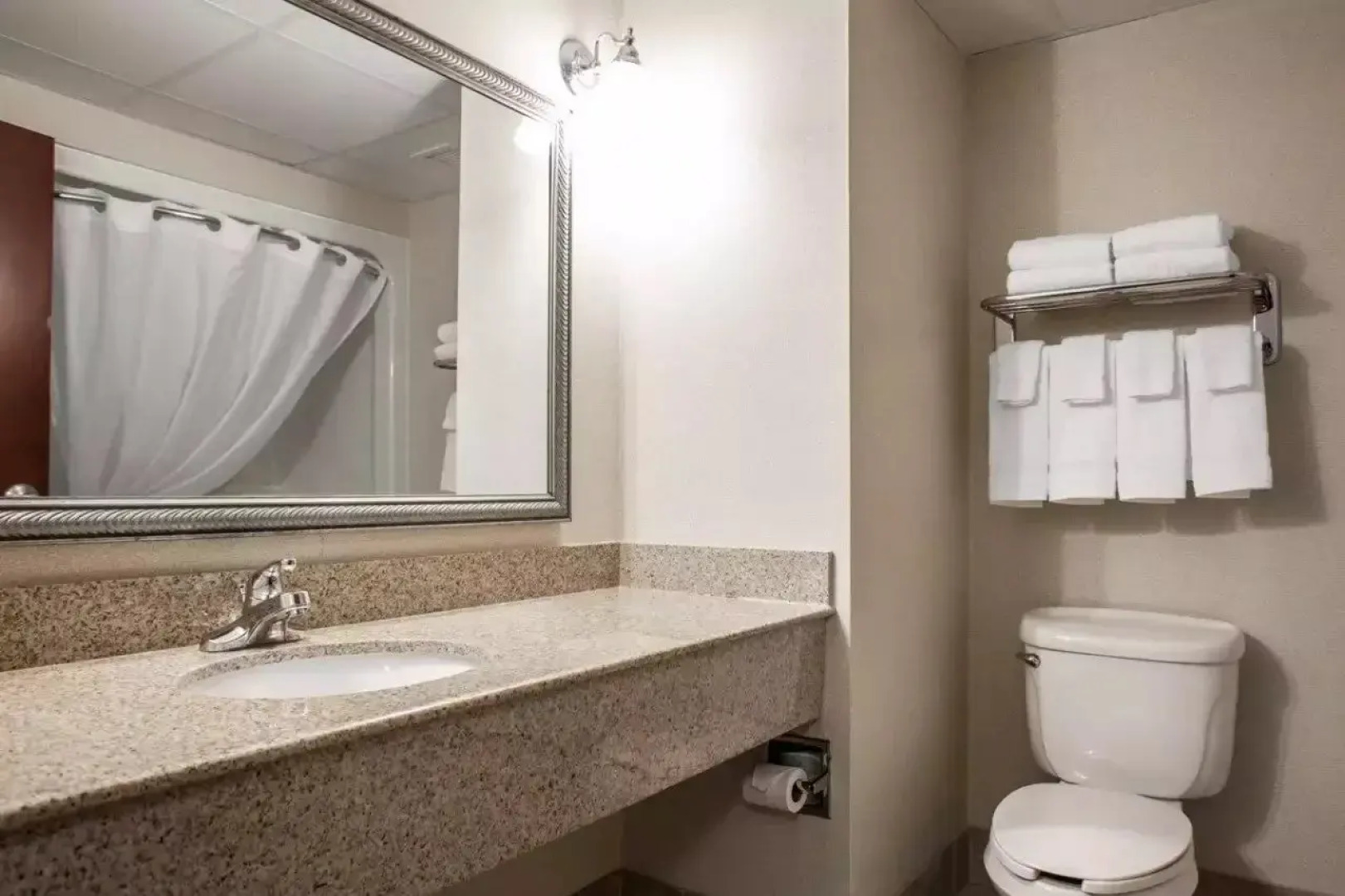 Comfort Inn & Suites Lumberton Central I-95