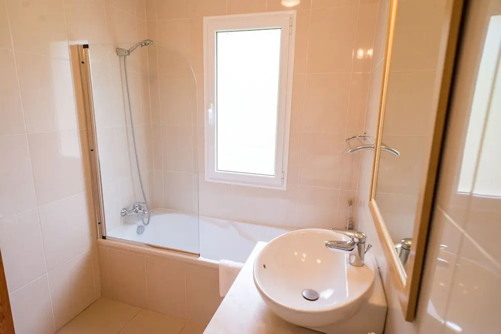 Luxury Villa With Private Heated Pool, Garden and Views of the sea and Mountains