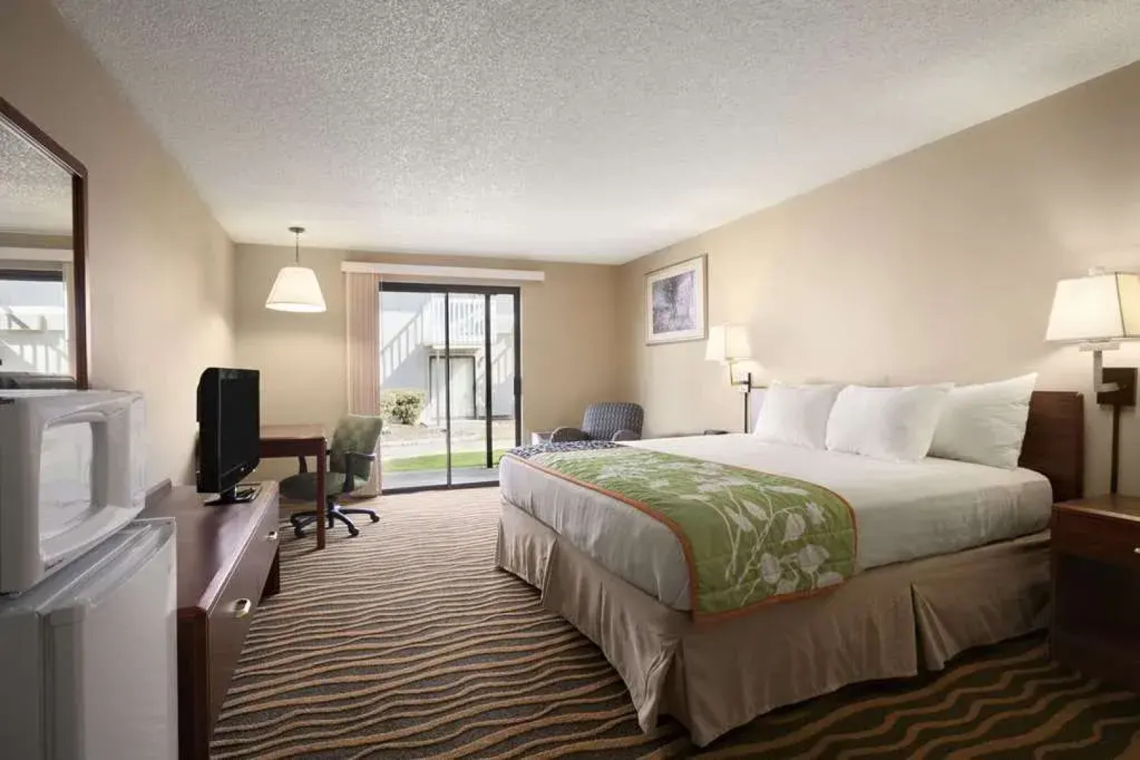 Howard Johnson Inn & Suites Tacoma Near McChord AFB