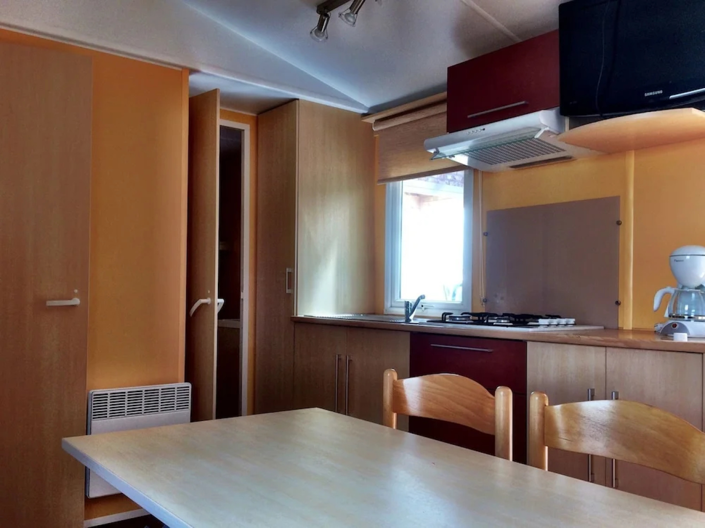 Comfy Chalet With Micro-wave, Near the Wadden Sea