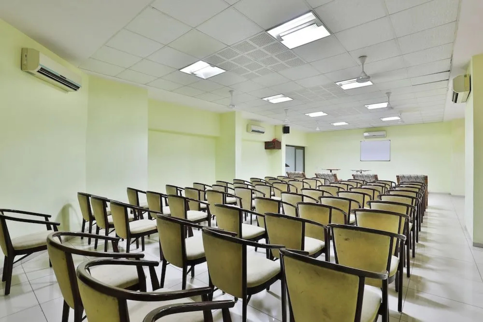 Oyo 2494 Hotel Shree Plaza