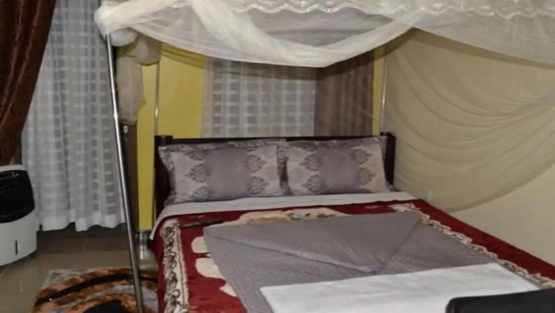 Strikers Hotel