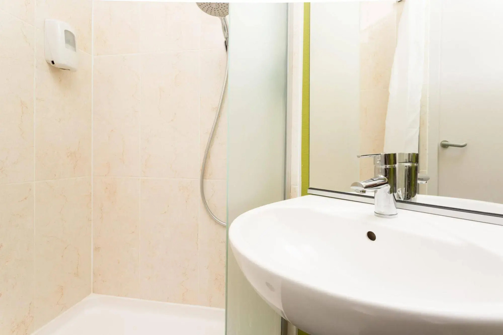 B&B HOTEL Strasbourg Nord Artisans