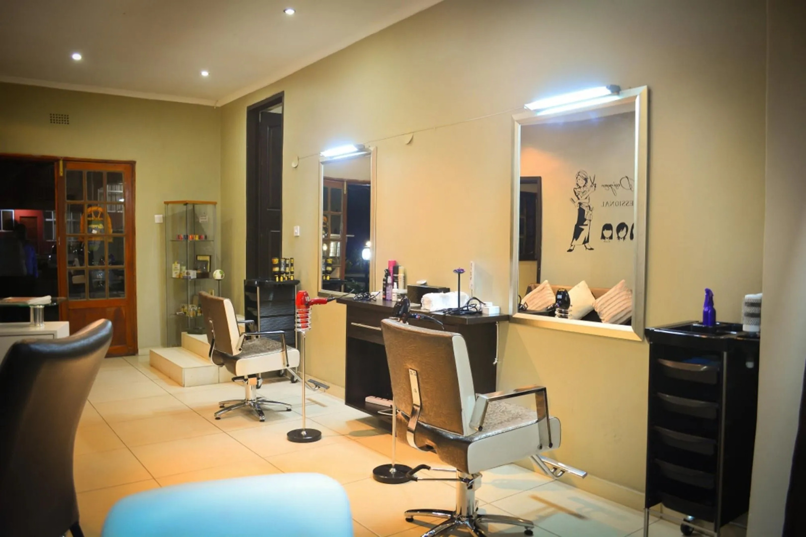 Serendib Suites & Conference Center