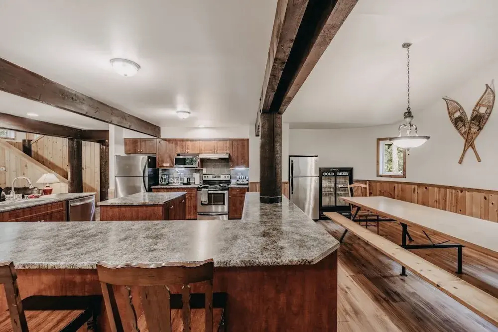 03mbh -12-bdrm - 3.5-bath - Wifi - Pets Ok - Sleeps 26 12 Bedroom Home by RedAwning