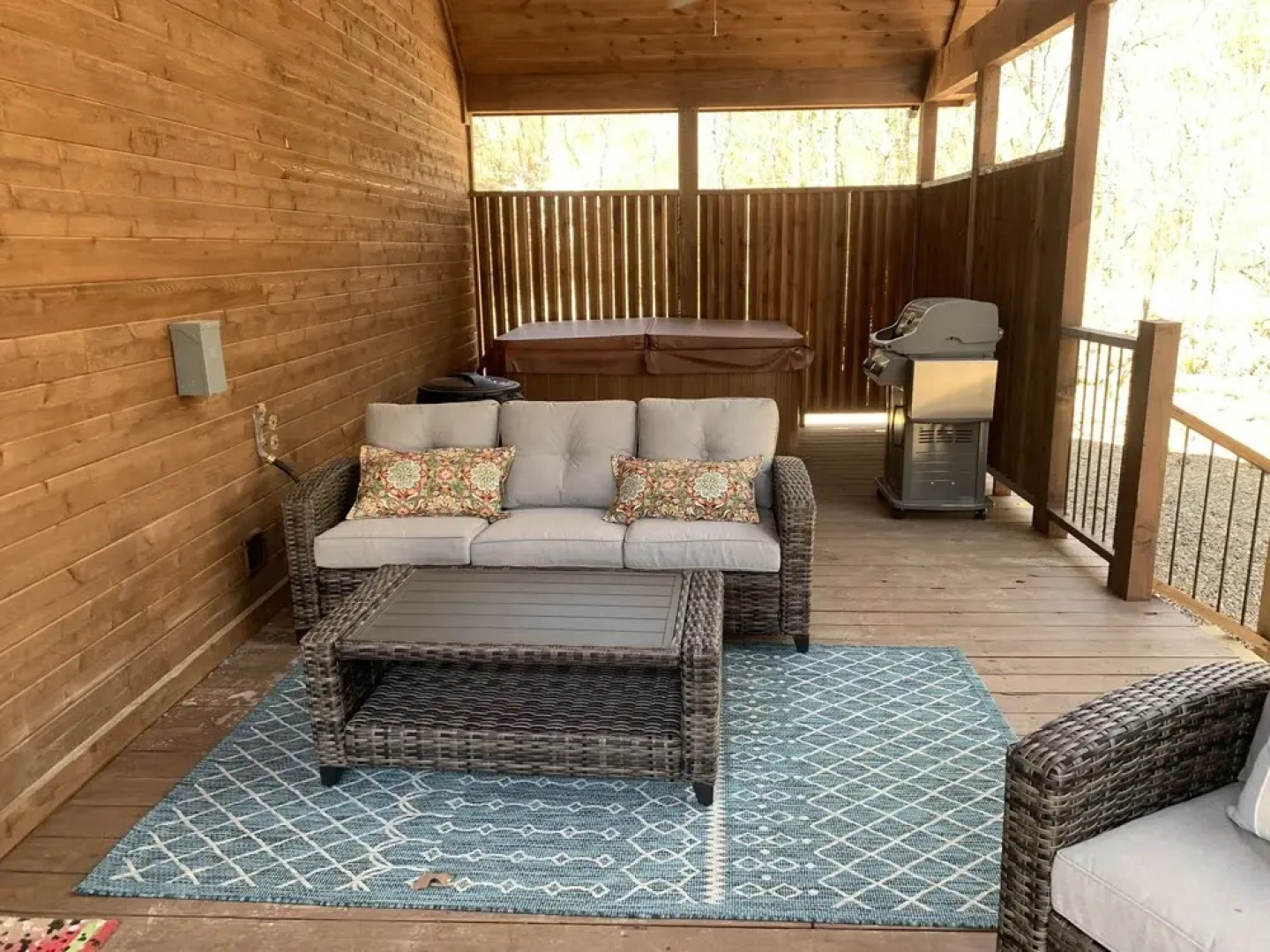 Standing Bear Studio Cabin With Hot Tub on the Deck by Redawning