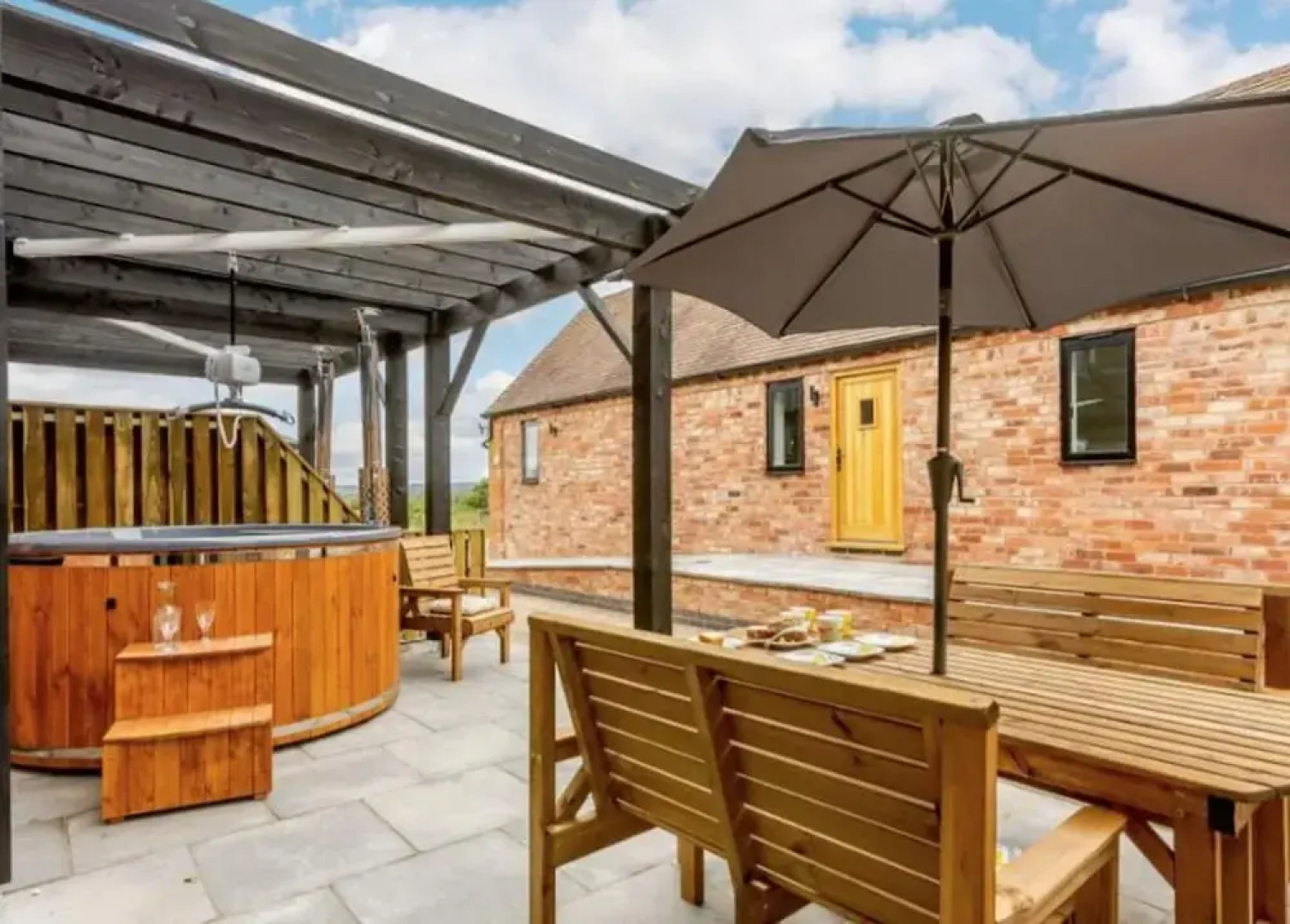 Fawn Cottage Disabled Adapted 3 Bedroom hot tub