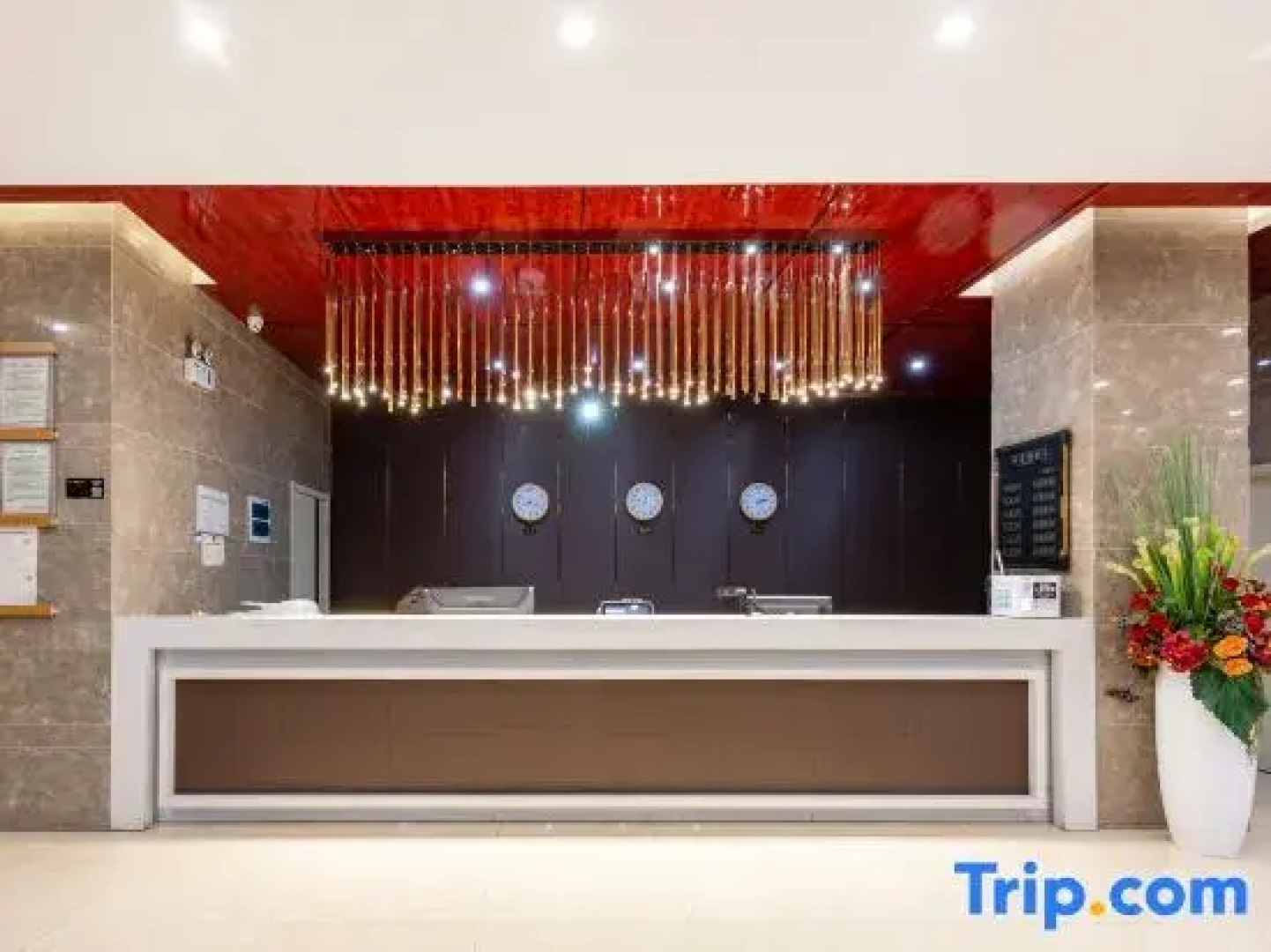 Yunshang Tianhe Hotel (Khorgos Guomen Scenic Spot)