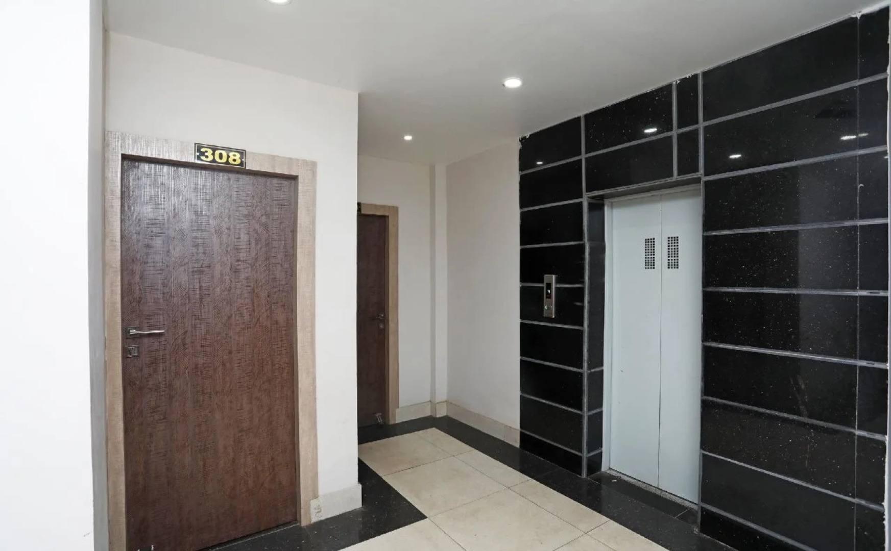 Hotel Tr Palace By OYO Rooms