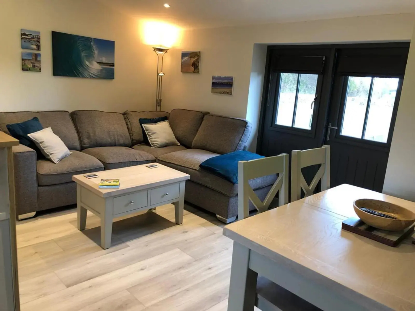 Thistledown Lodge! 5 minutes from beach!
