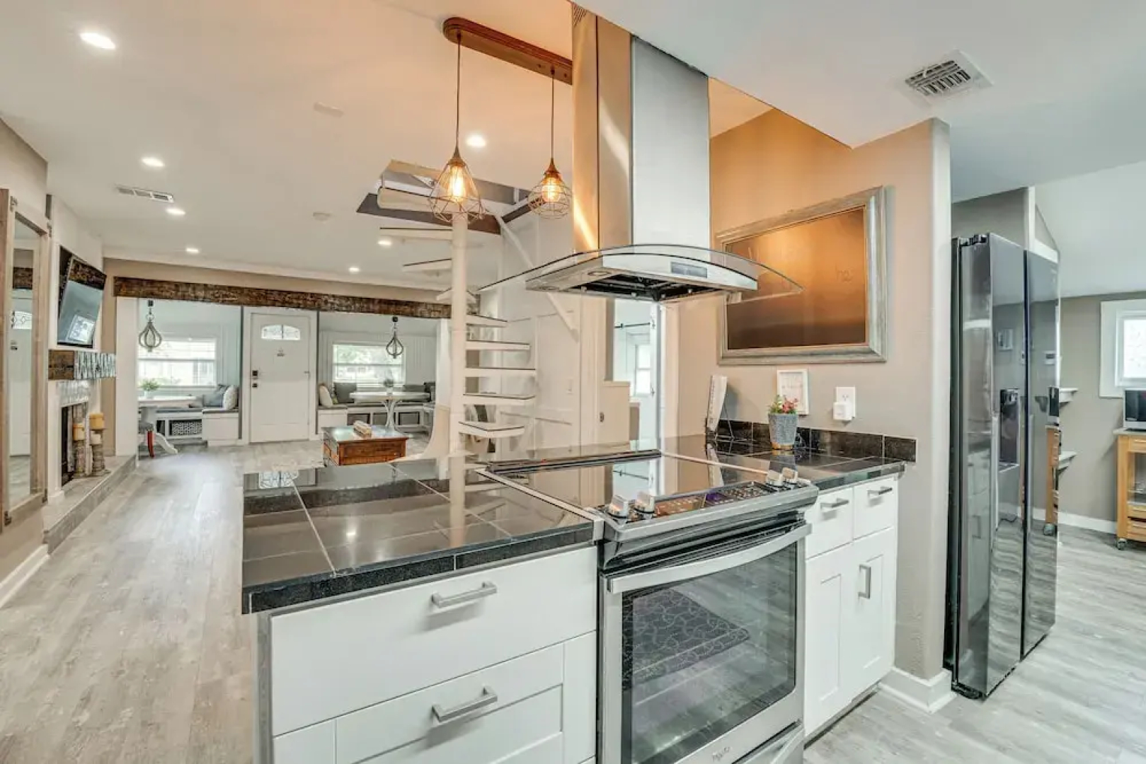 Family Home w/ Private Pool: 24 Mi to Disney!