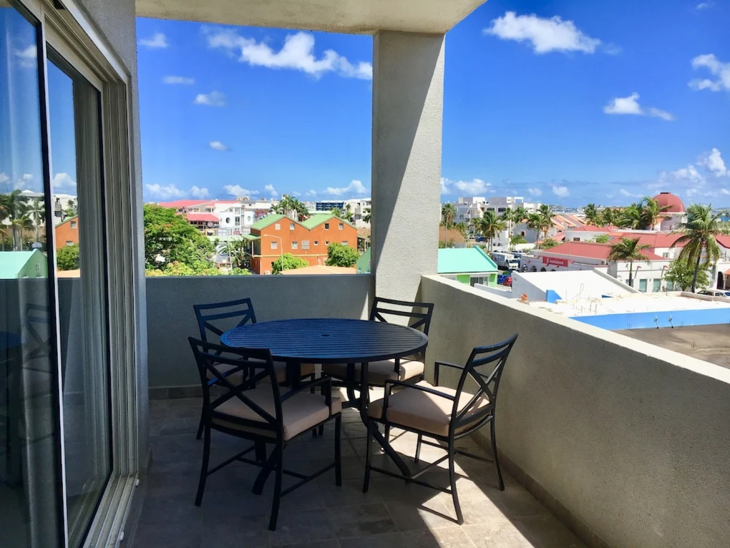 Blue Sky Apartment