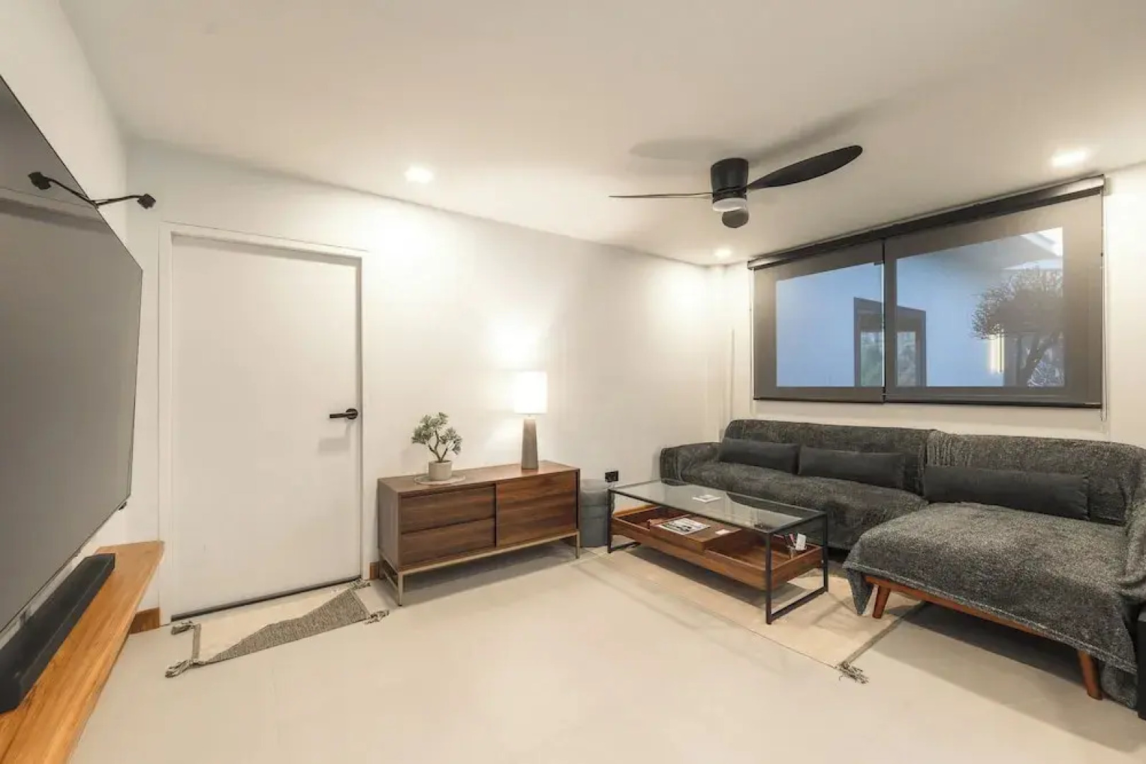 Pool Villa  Bathtub  Pool Table V215