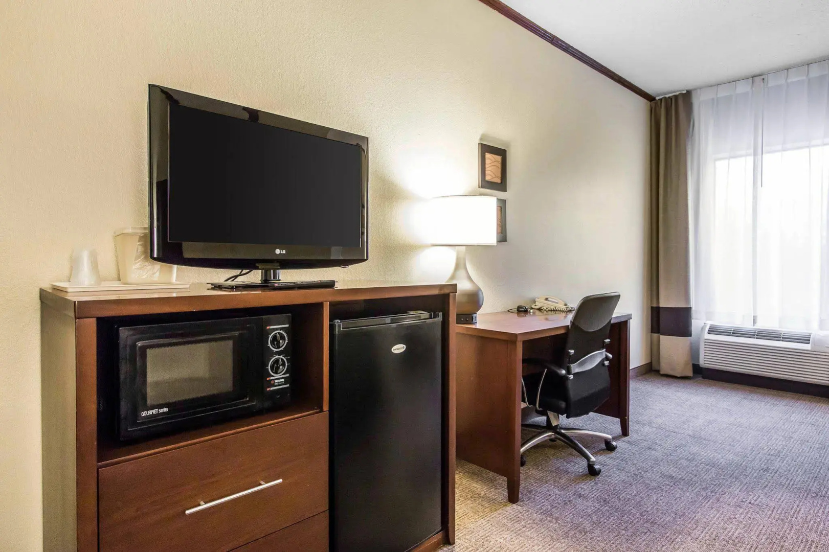 Ardmore Inn & Suites