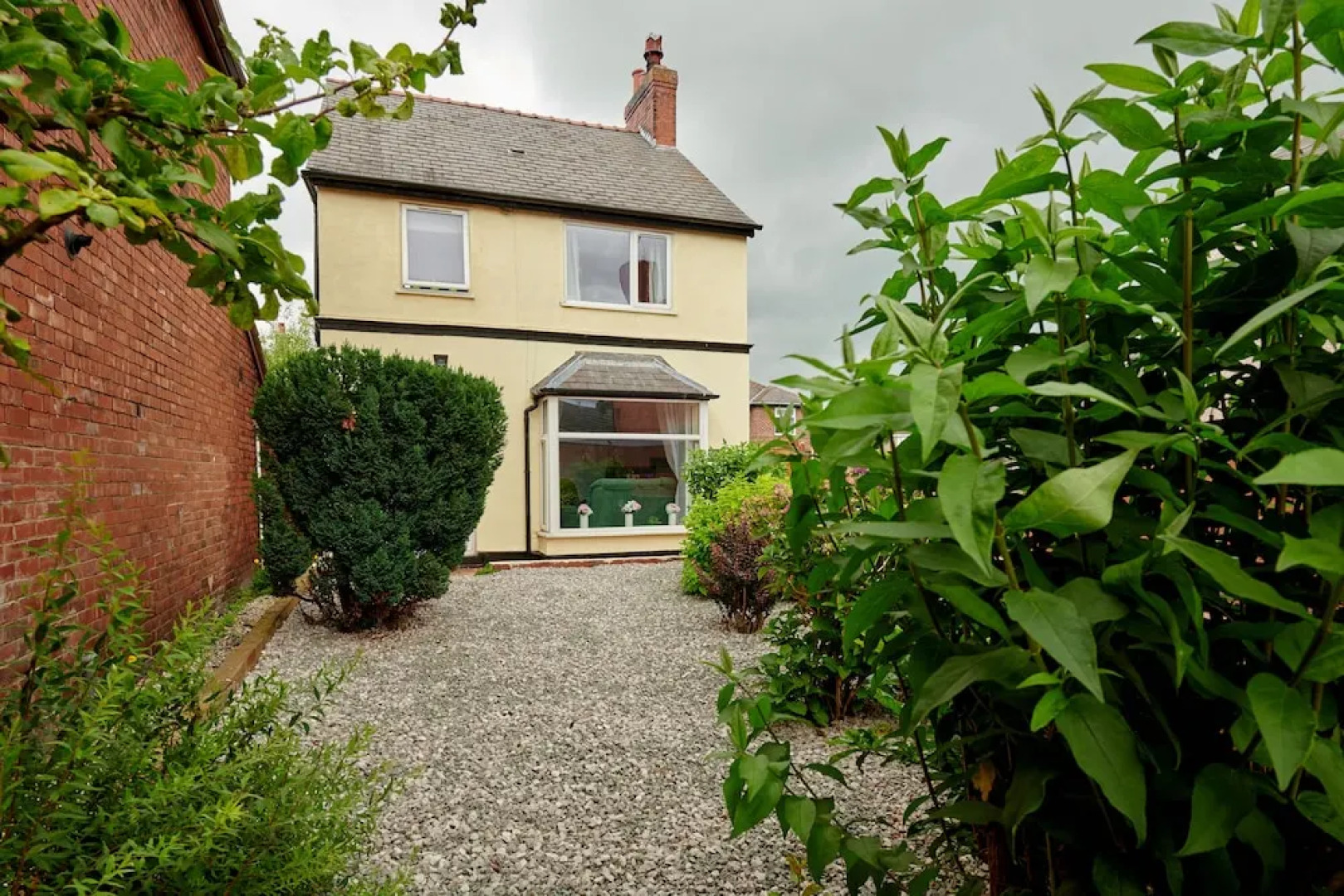 Detached 3 Bed House, Ideal for Long Stays & Pets