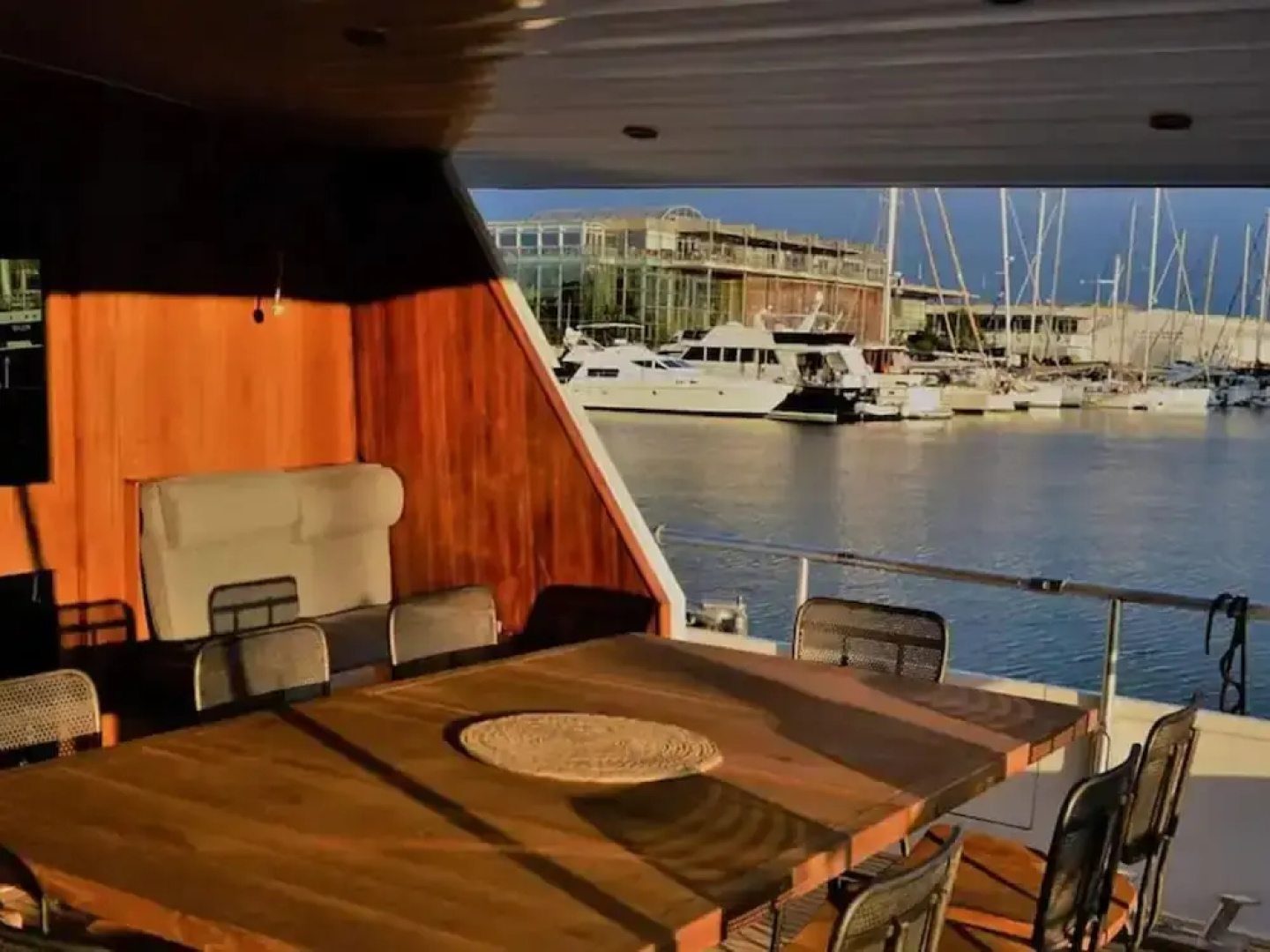 Attractive Yacht With Roof Terrace