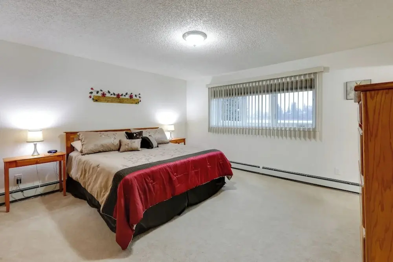Fairbanks Alaskan Abode ~ 1 Mile to Pioneer Park!