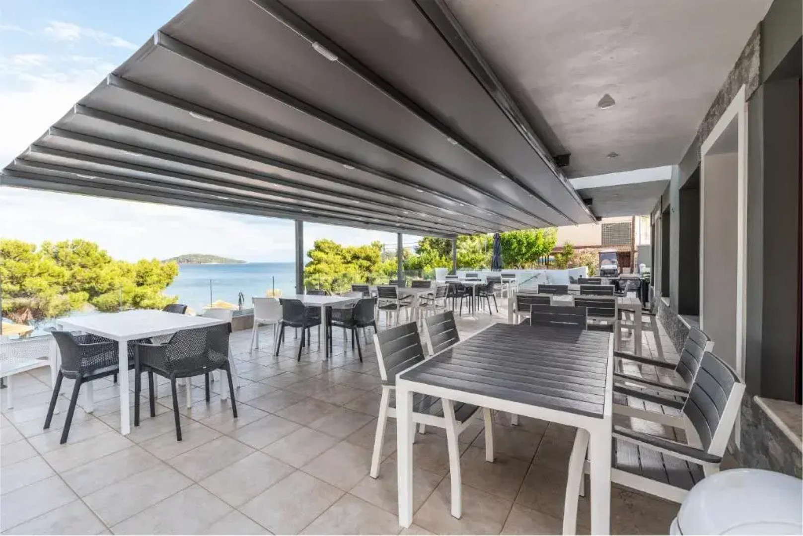 Trizonia Beach Hotel