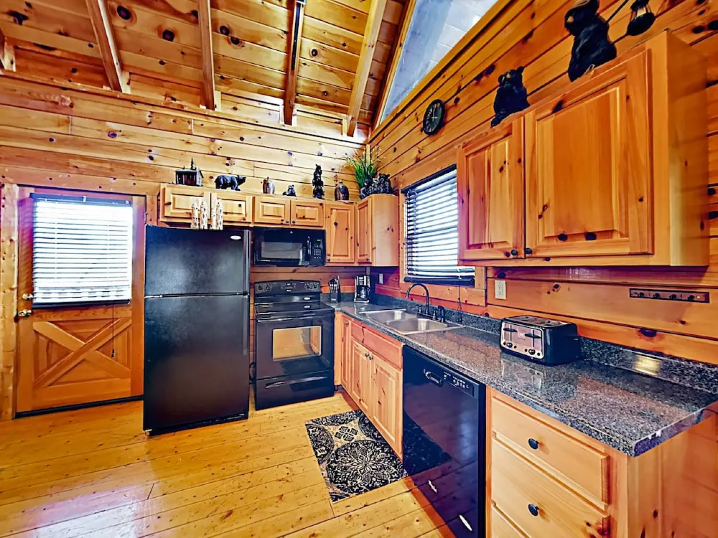 Upper Middle Creek 2 Cabins 6 Bedrooms 6 Bathrooms Cabin