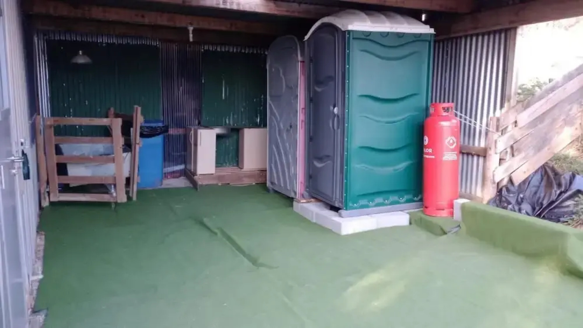 Llandovery - Cabin - Sleeps 2 - Parking - Garden