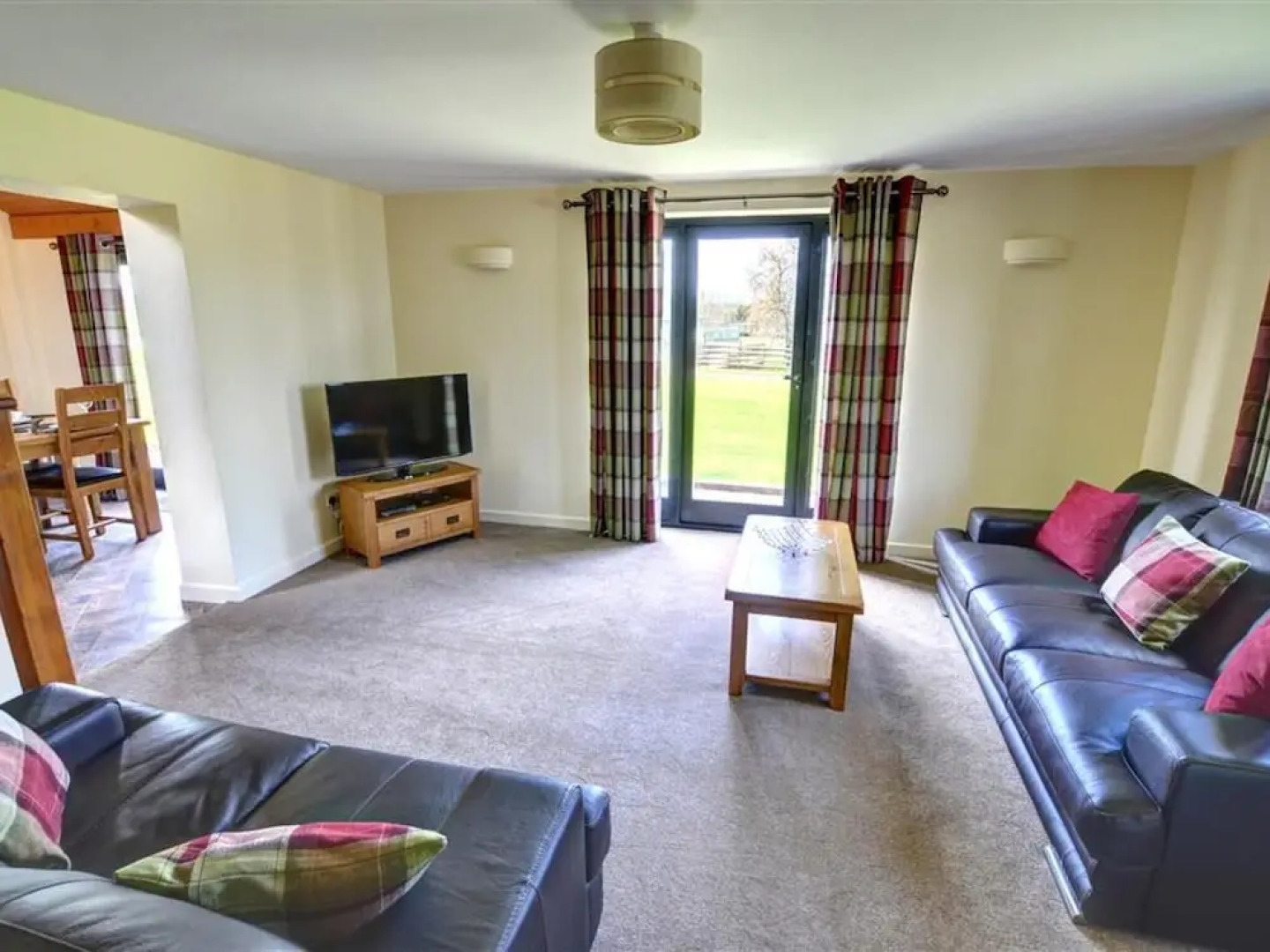 Luxurious Holiday Home in South Wales Near River