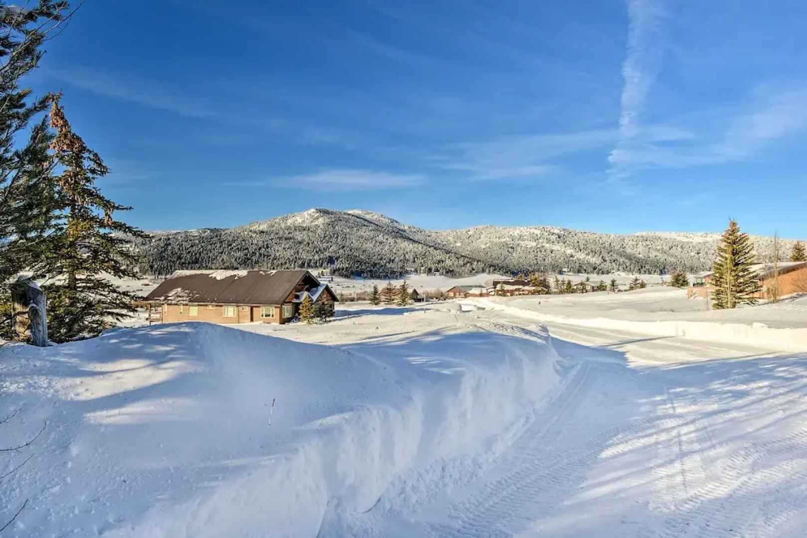 Cozy Island Park Cabin, 20 Mi to Yellowstone!