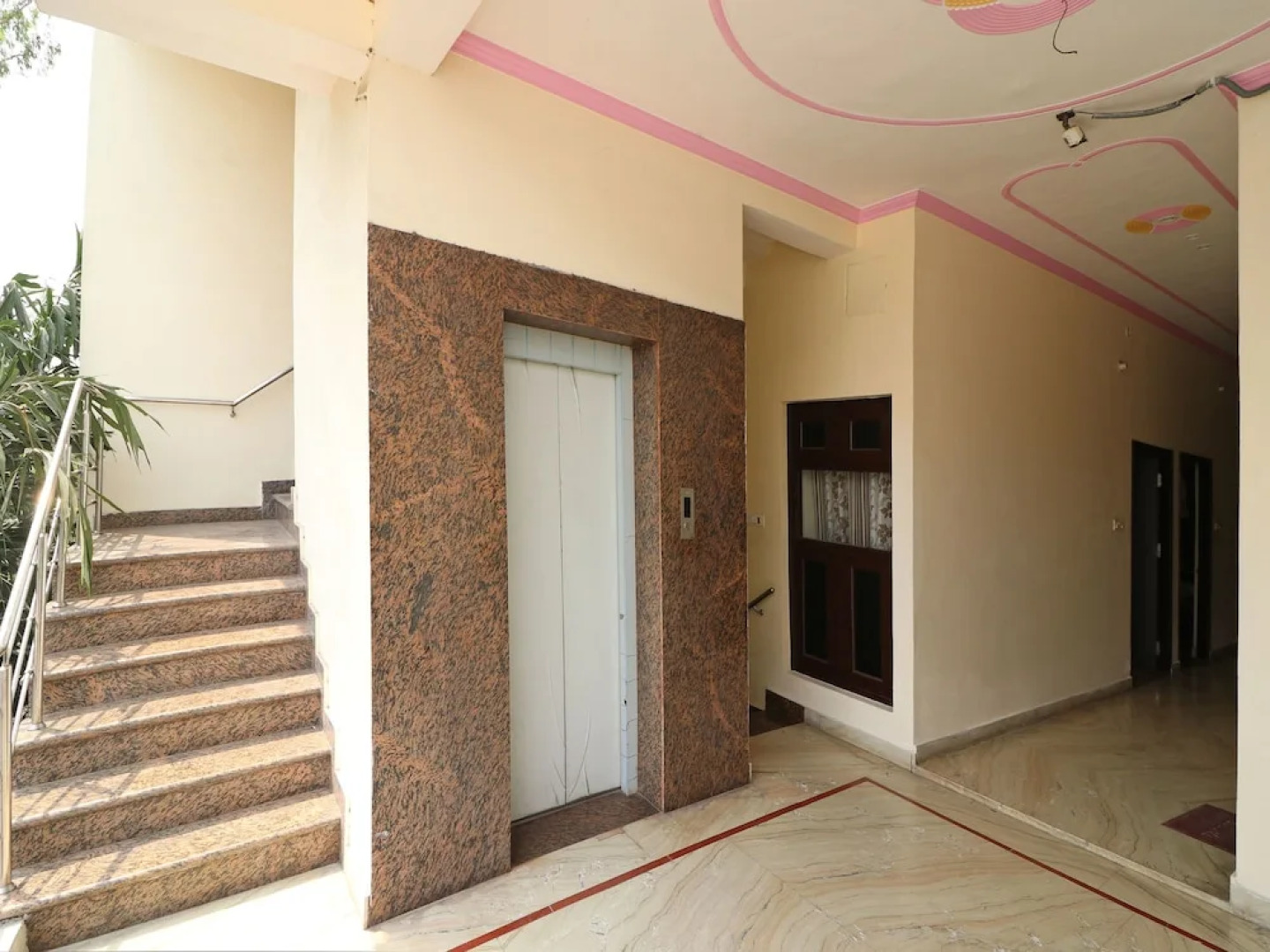 OYO 14161 Hotel ASDR