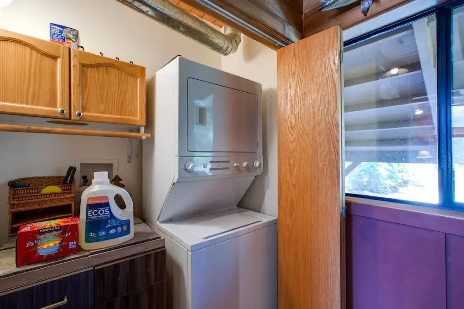 44mbr - Hot Tub- Pets Ok - Wifi - Bbq - Sleeps 8 2 Bedroom Home by RedAwning