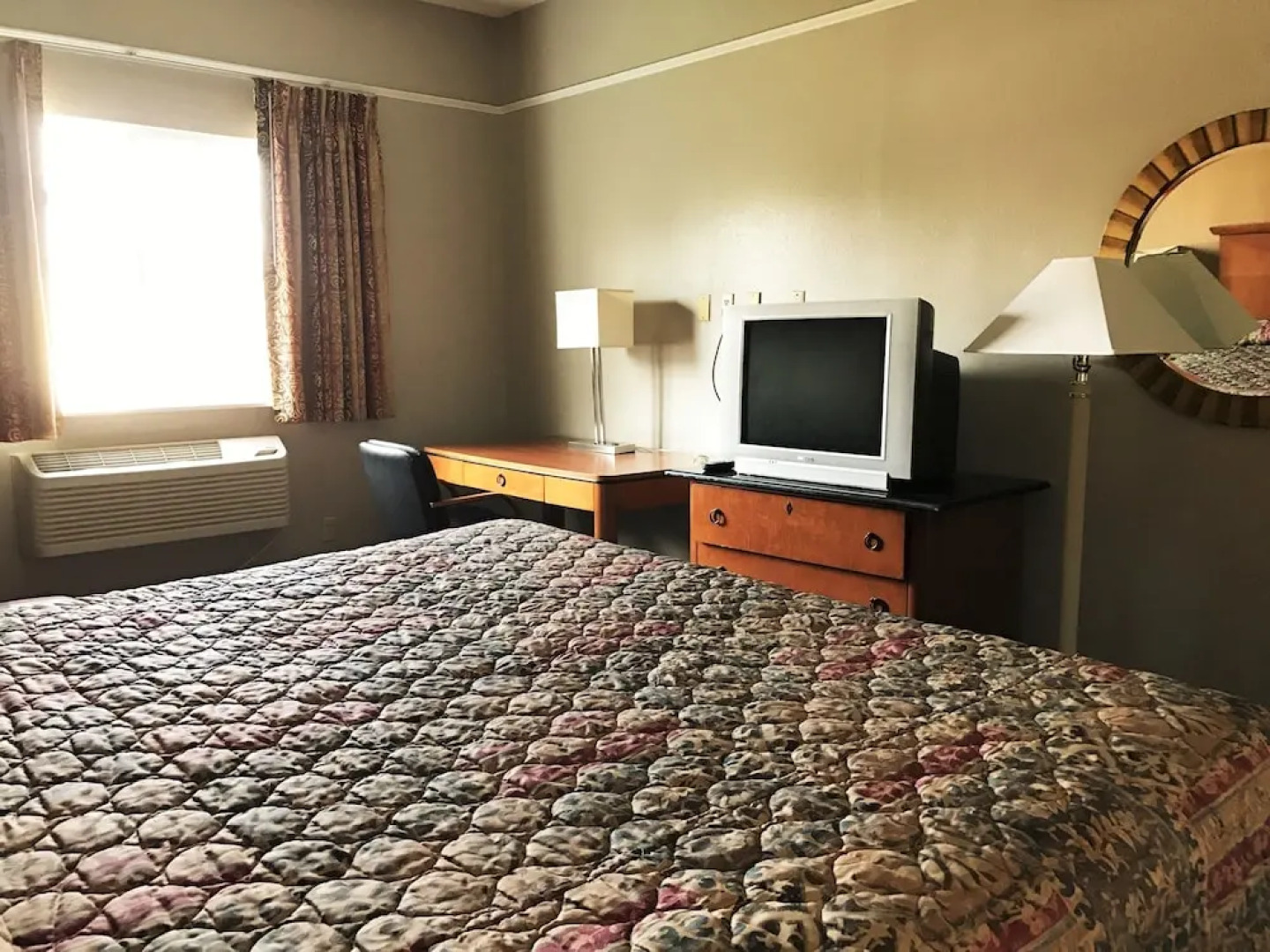 Bella Vista Inn & Suites