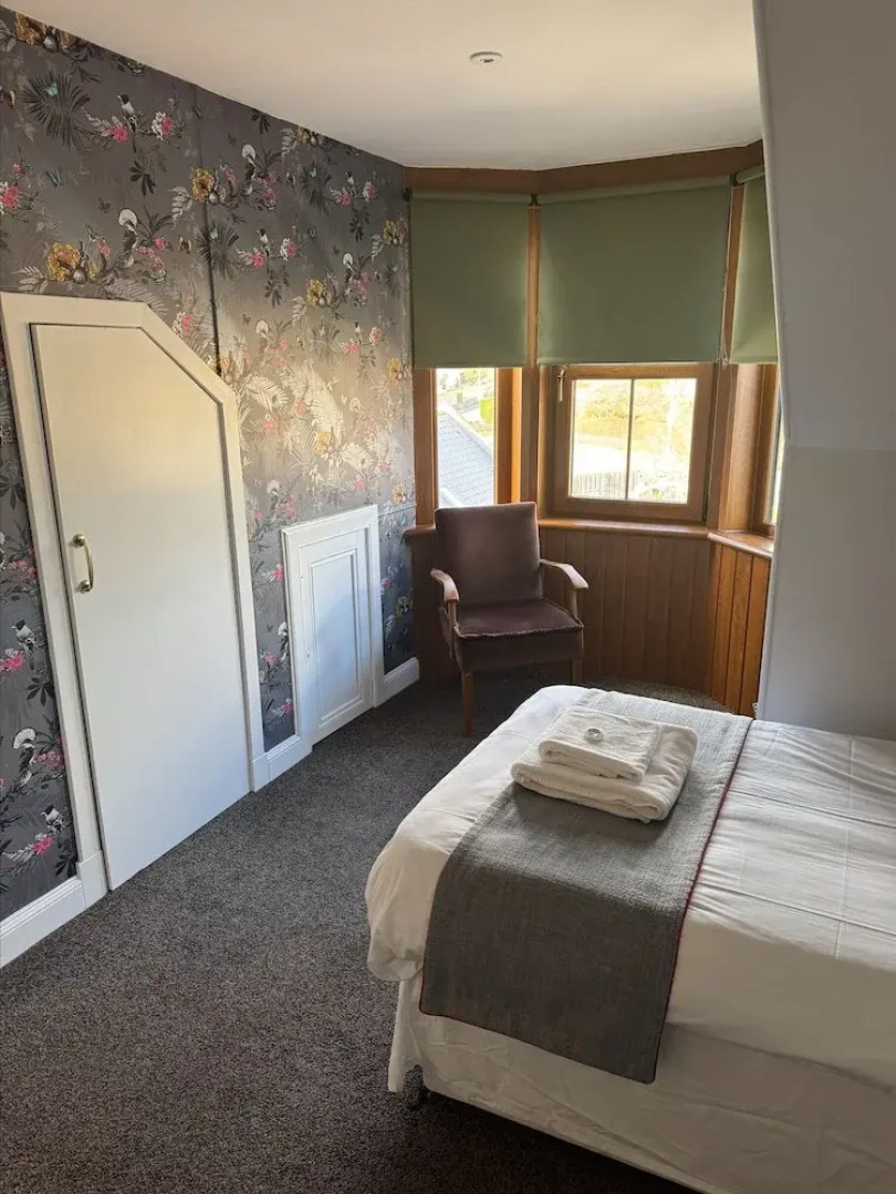 Hillside Hotel & Restaurant