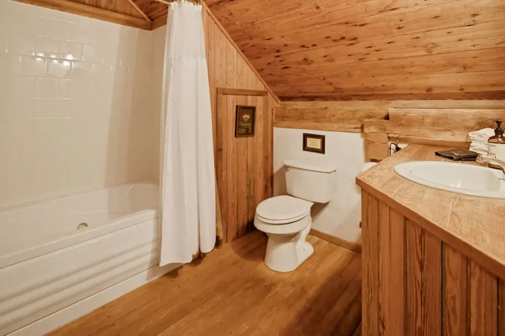 Ab Butler - Both Suites 2 Bedroom Cabin by RedAwning