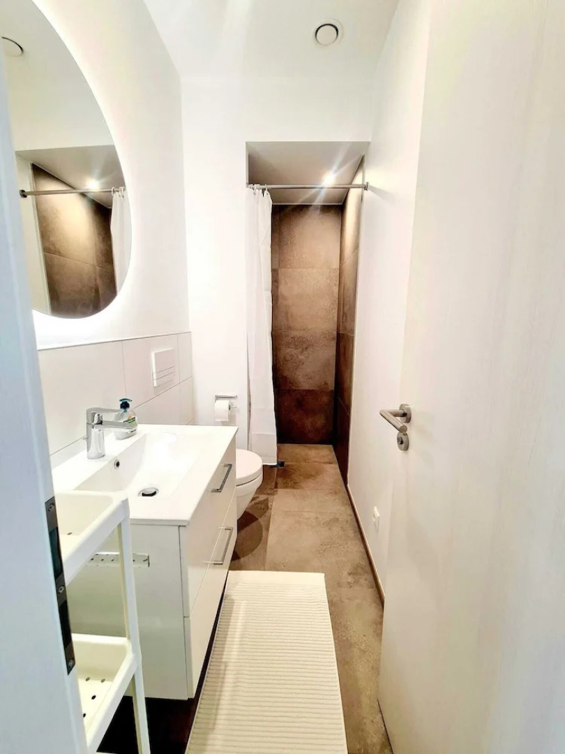 Spacious & Luxurious 5 bedrooms House