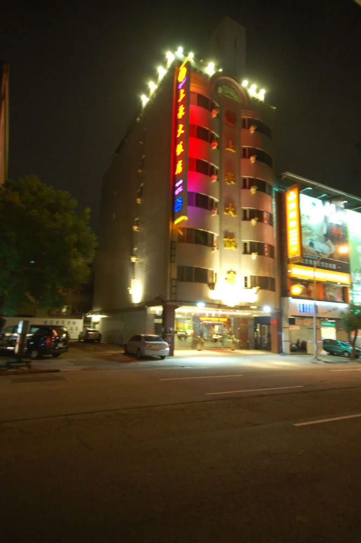 Kiwi Express Hotel Mrt Wen Xin Feng Chia Branch 1