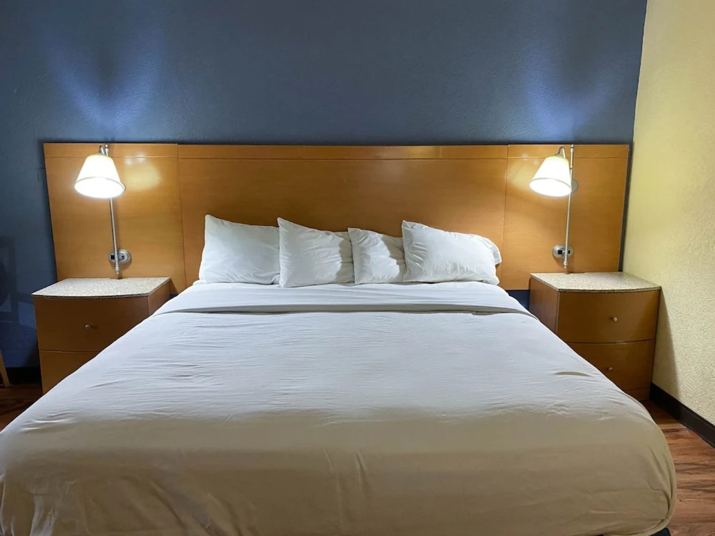 Days Inn & Suites by Wyndham Savannah Gateway I 95 And 204