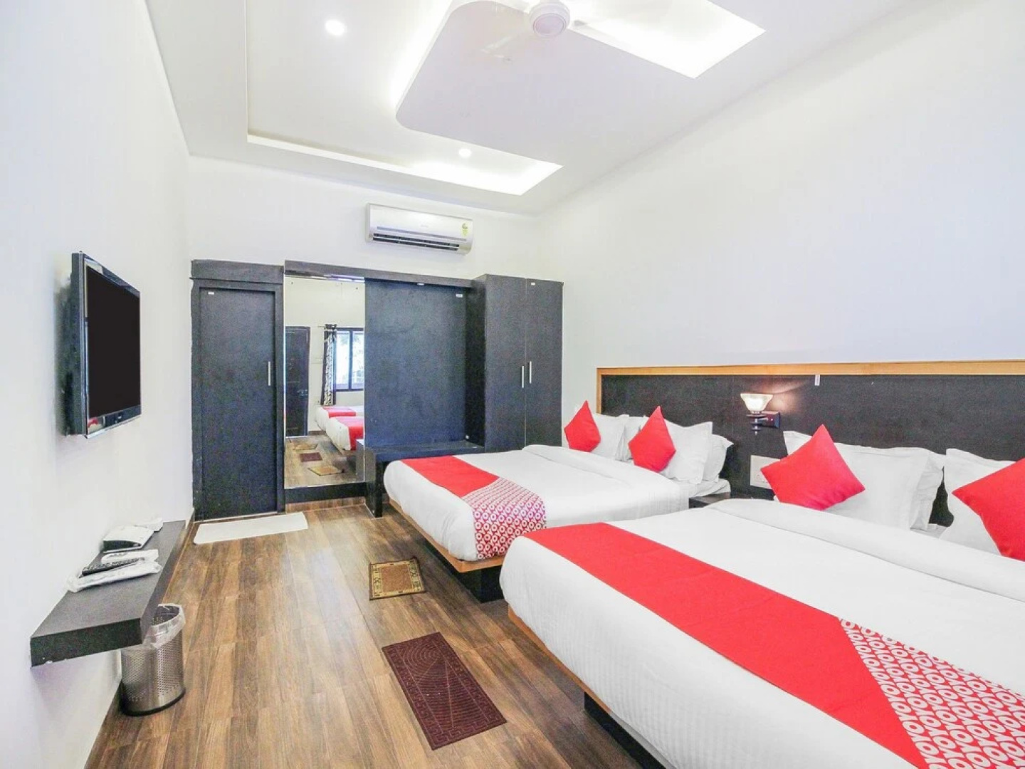 OYO 15840 Hotel Nandini