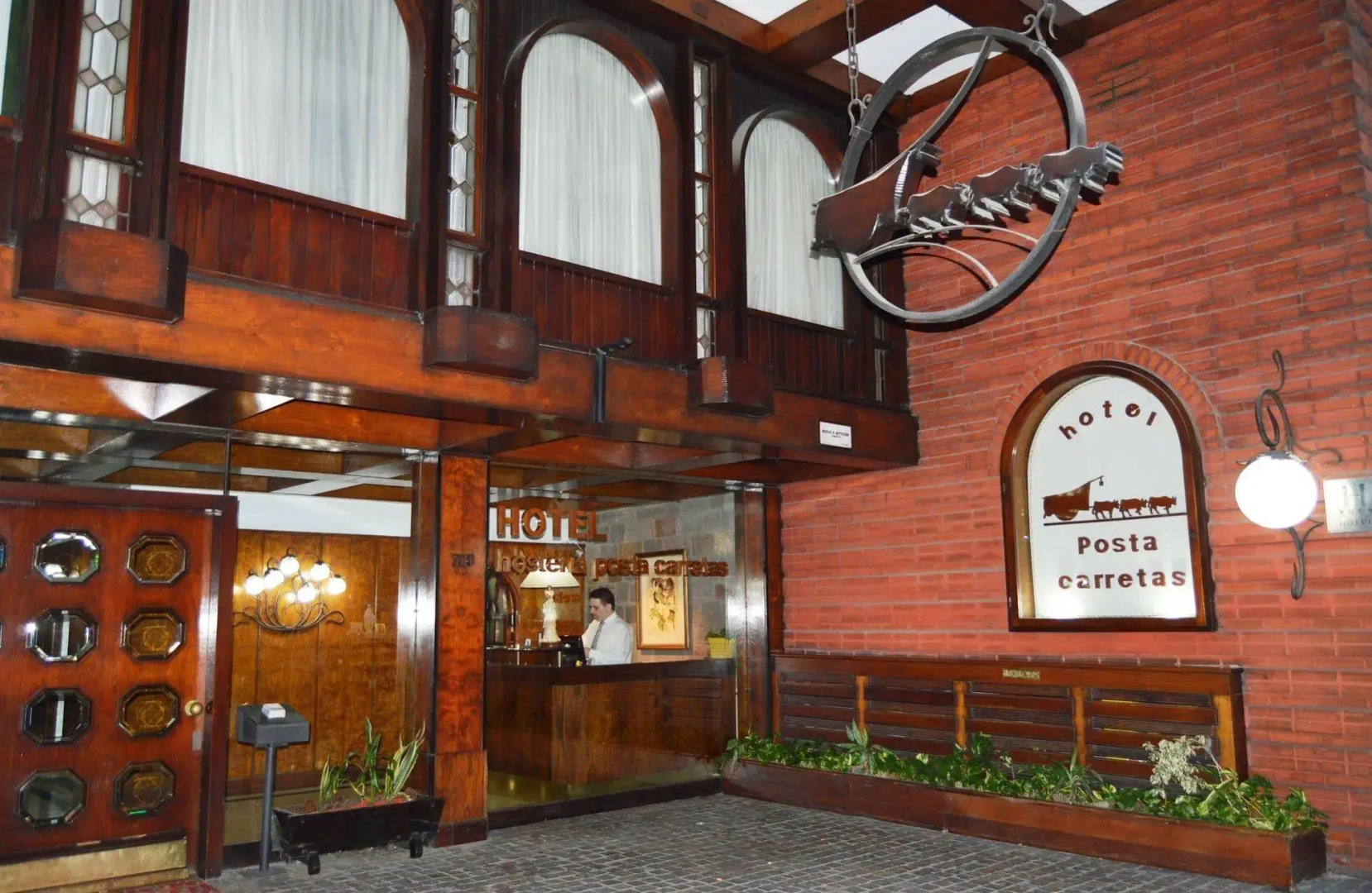 Gardi Hotel & Suites