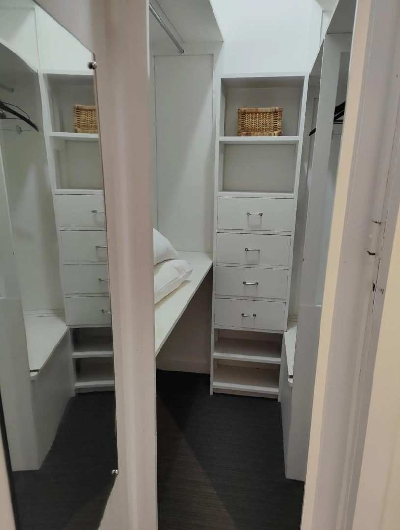 Centennial Inn on Bathurst