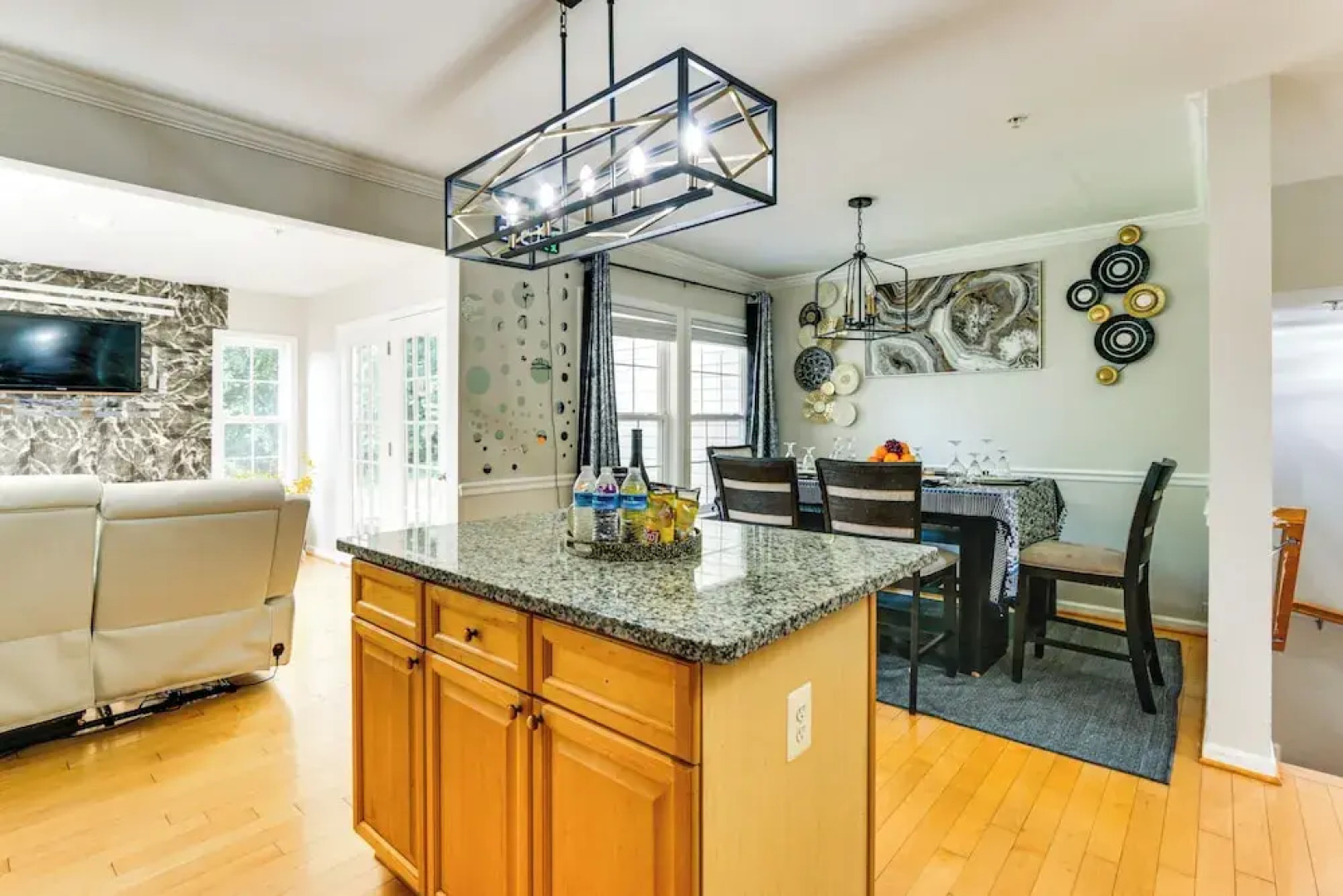 < 2 Mi to Dtwn Hagerstown: Townhome w/ Fireplace