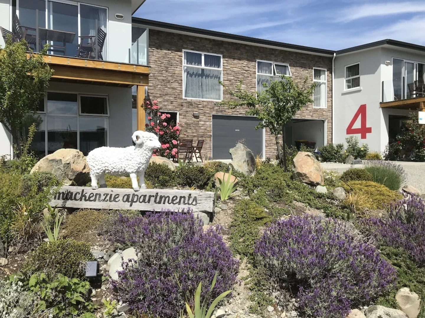 Mackenzie Apartments & Suites