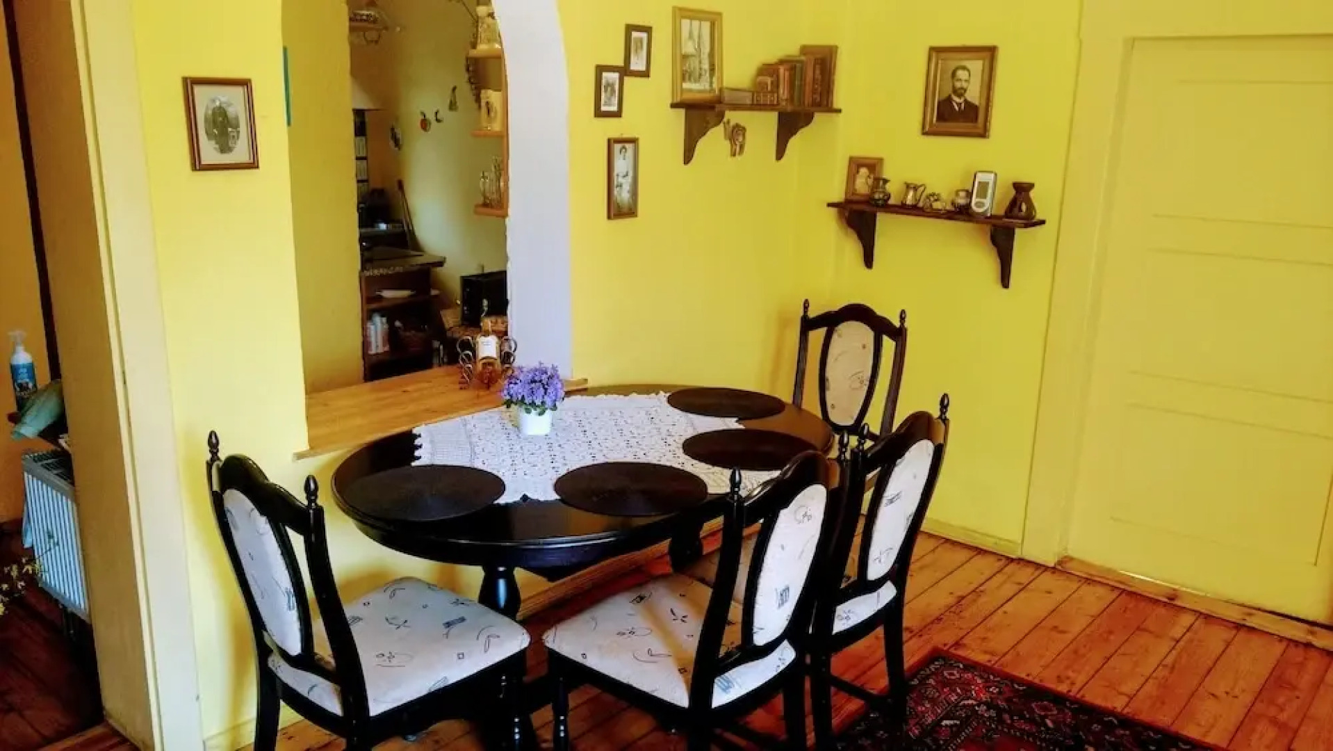 Apartment Under Cedar