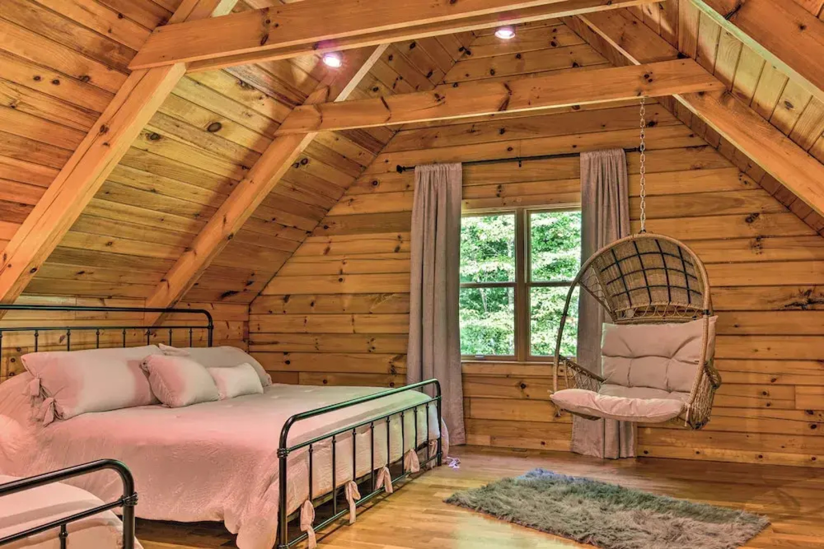 7 Mi to Ski Slopes: Mars Hill Cabin w/ Hot Tub!