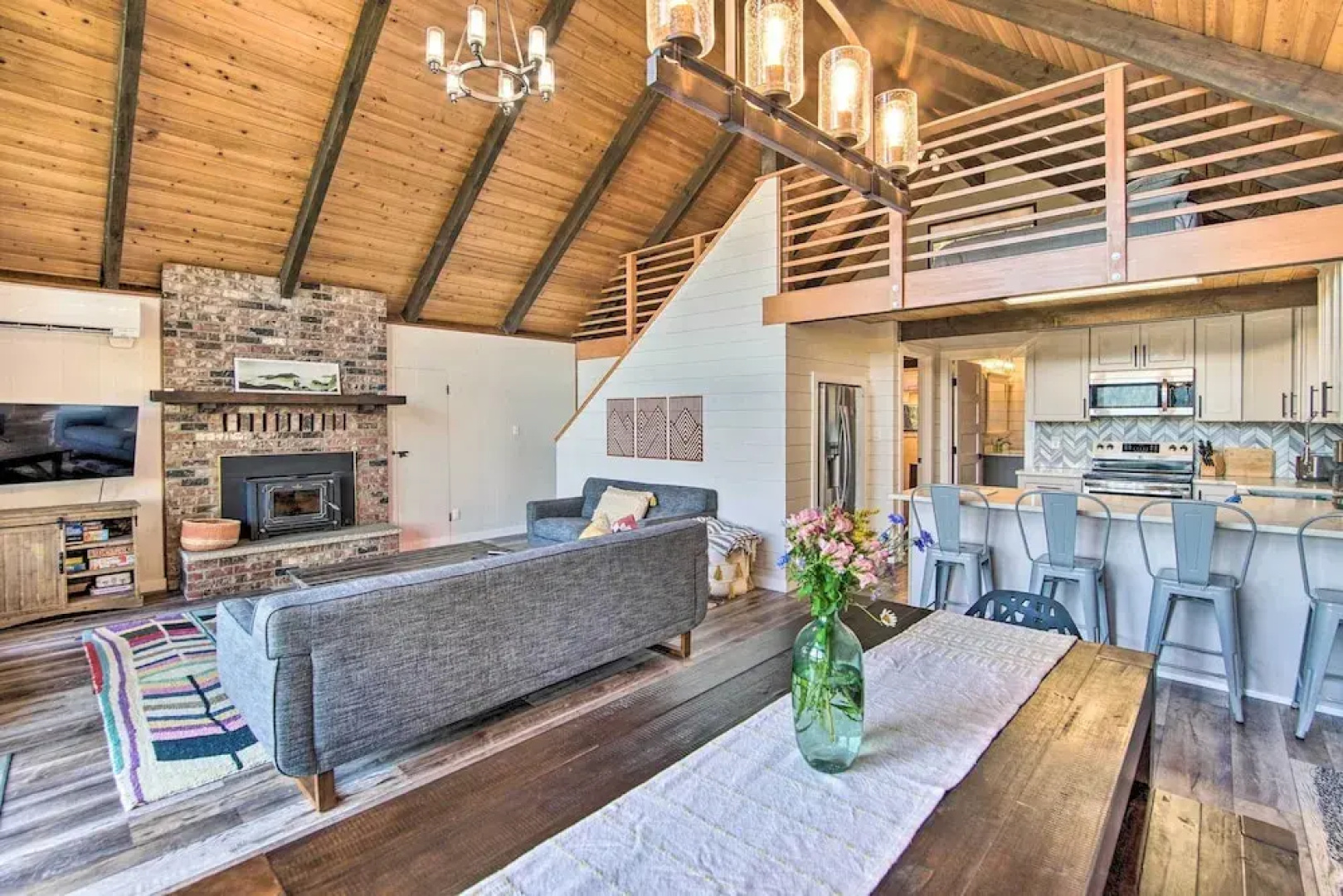 Alpine Retreat w/ Hot Tub & Mountain Views!
