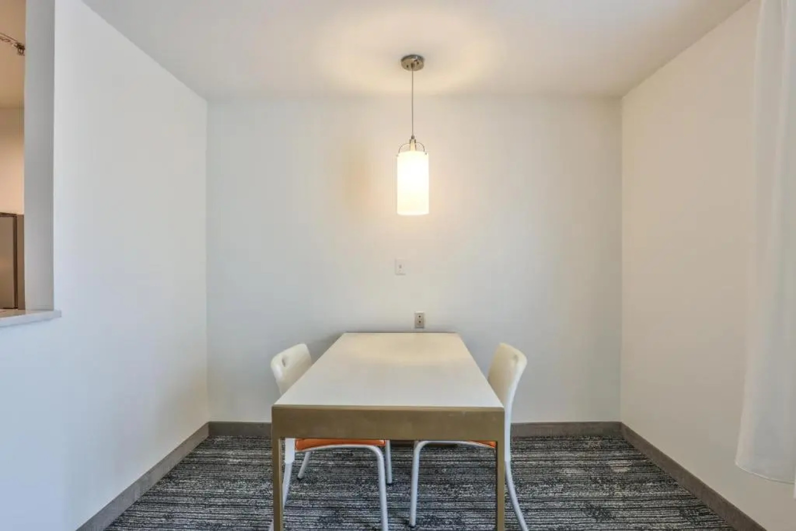 Alluxsuites at 1876, an Ascend Collection Hotel