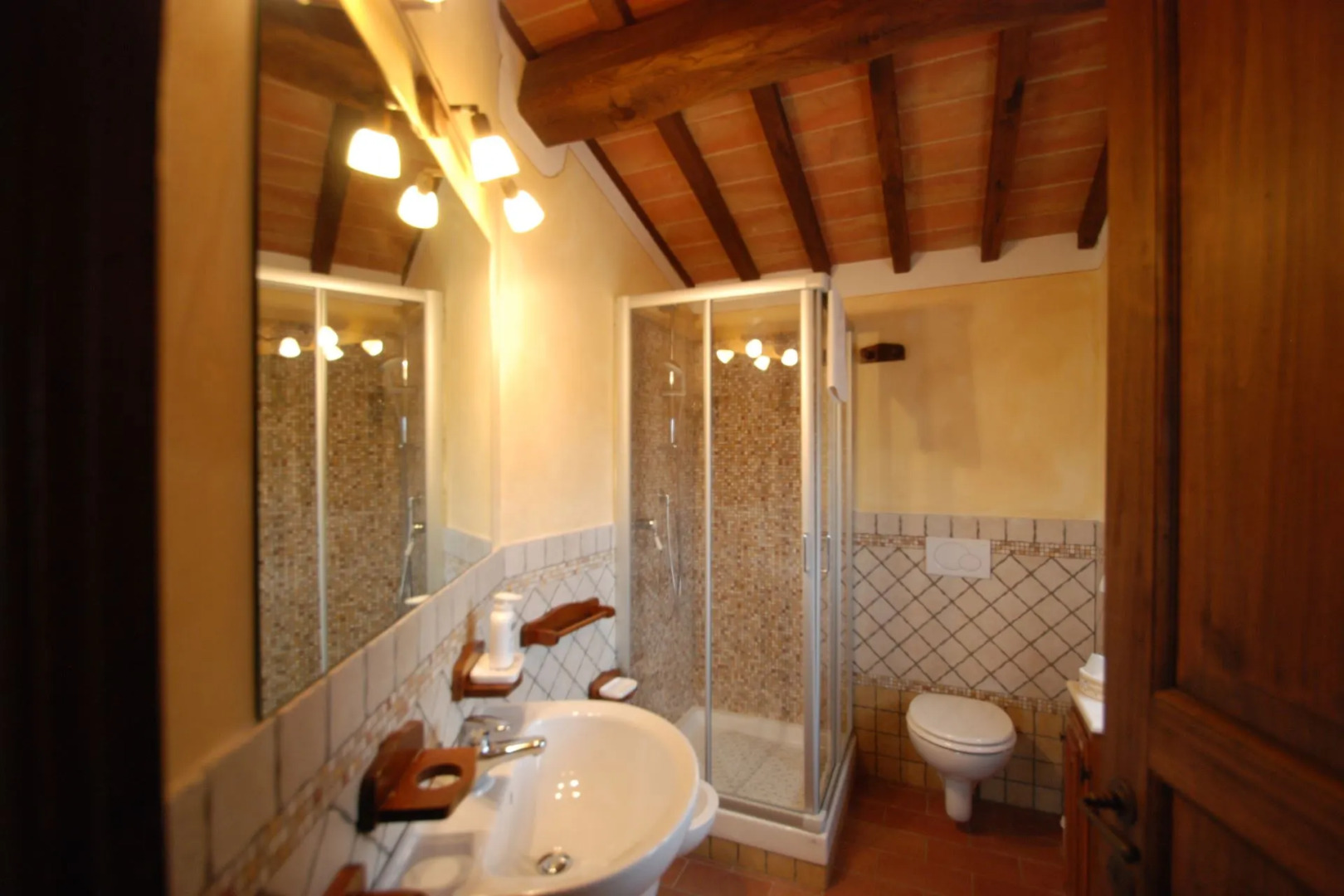 Beautiful villa sleeps 8 with private garden and pool-VILLA AGRIROSA