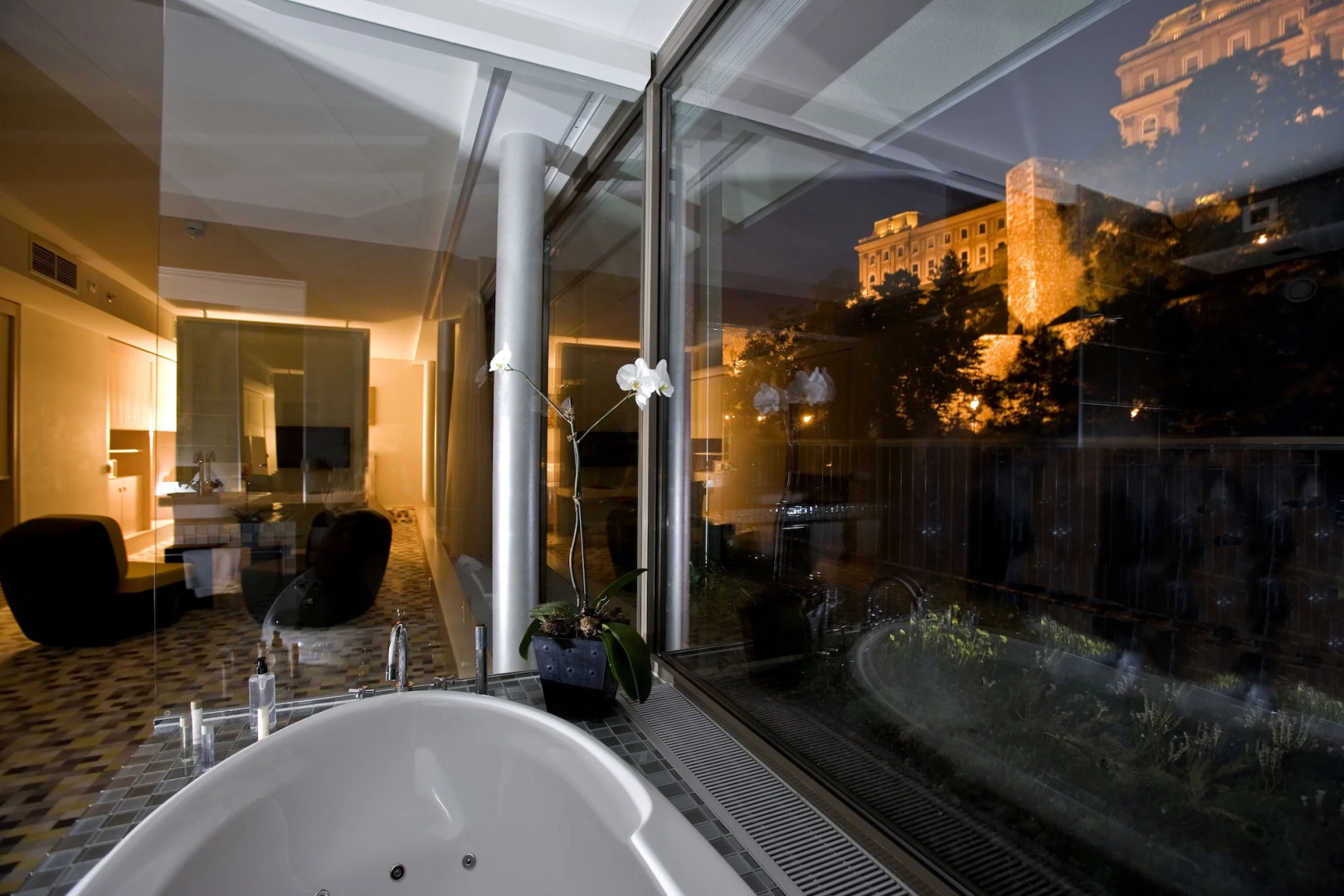 Lanchid 19 Design Hotel