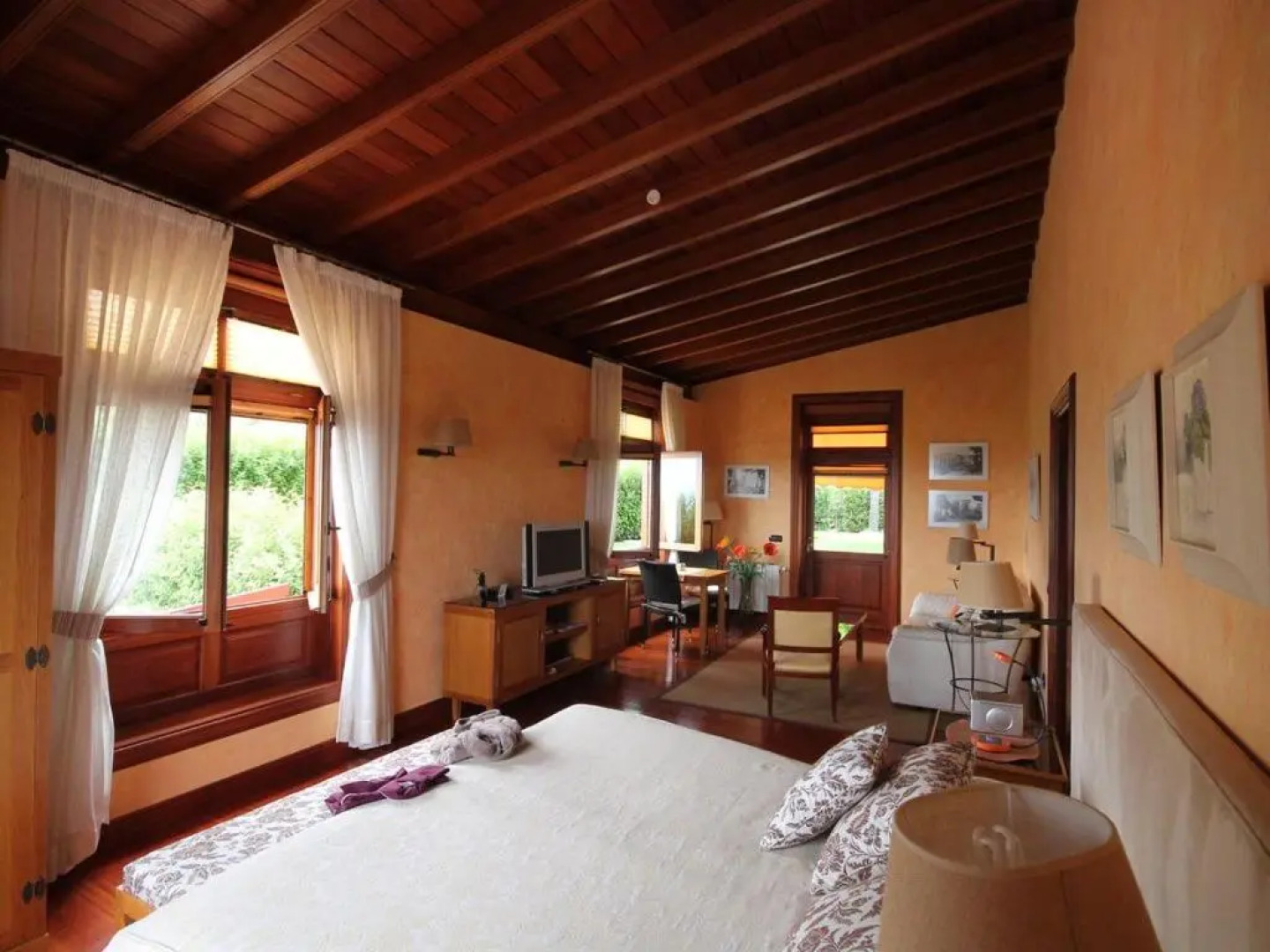 Lujoso apartamento en Finca Robles 1