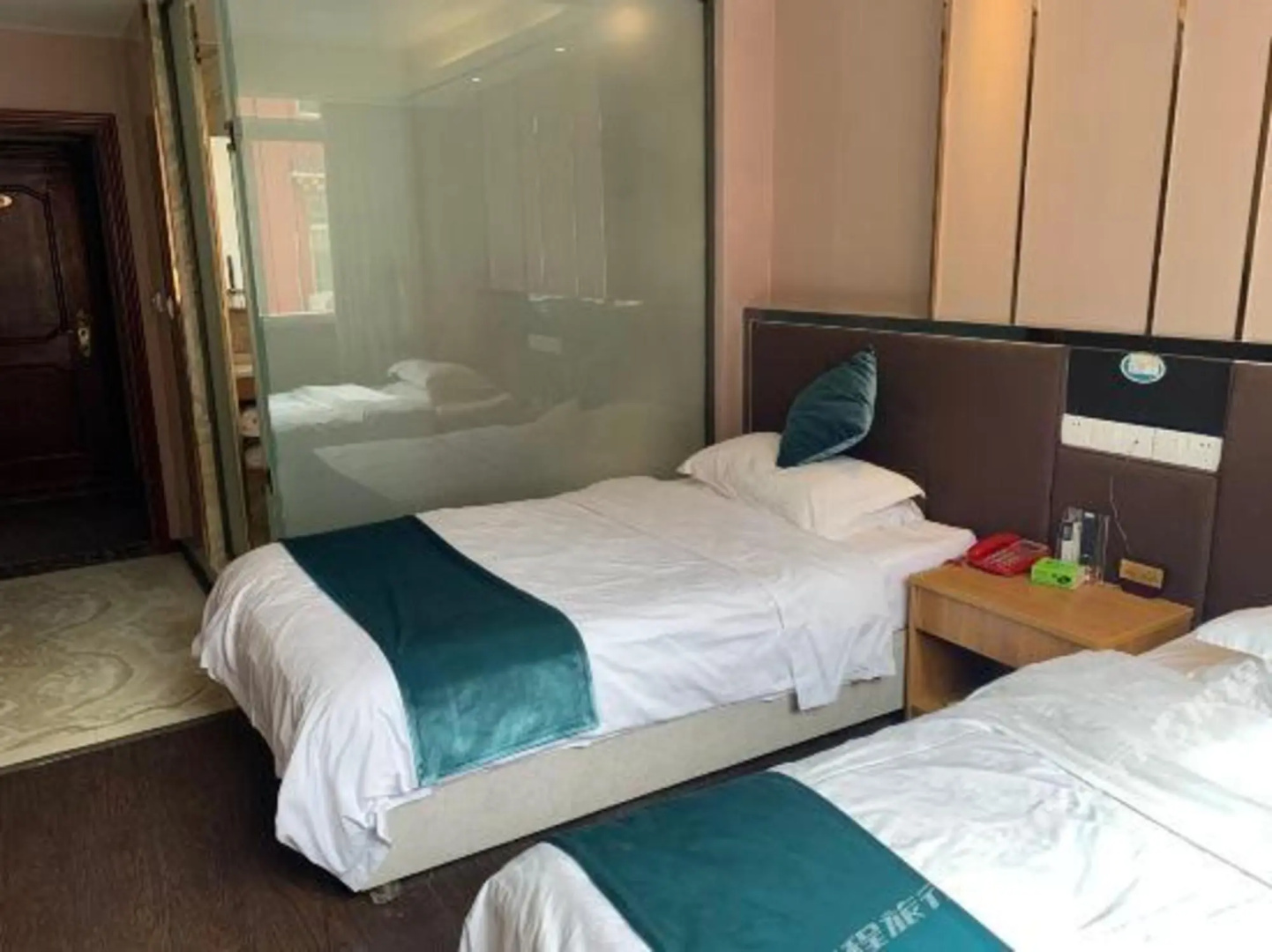 Xuefeng Hotel