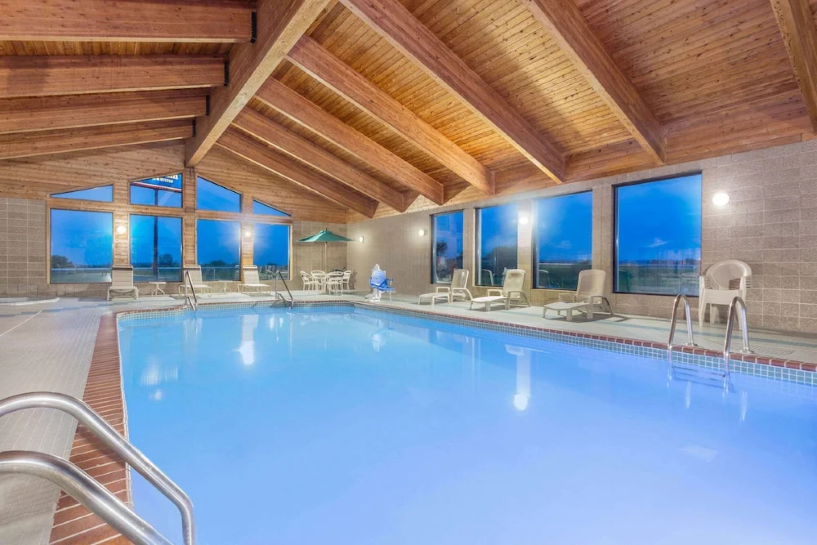 AmericInn Lodge & Suites Elkhorn
